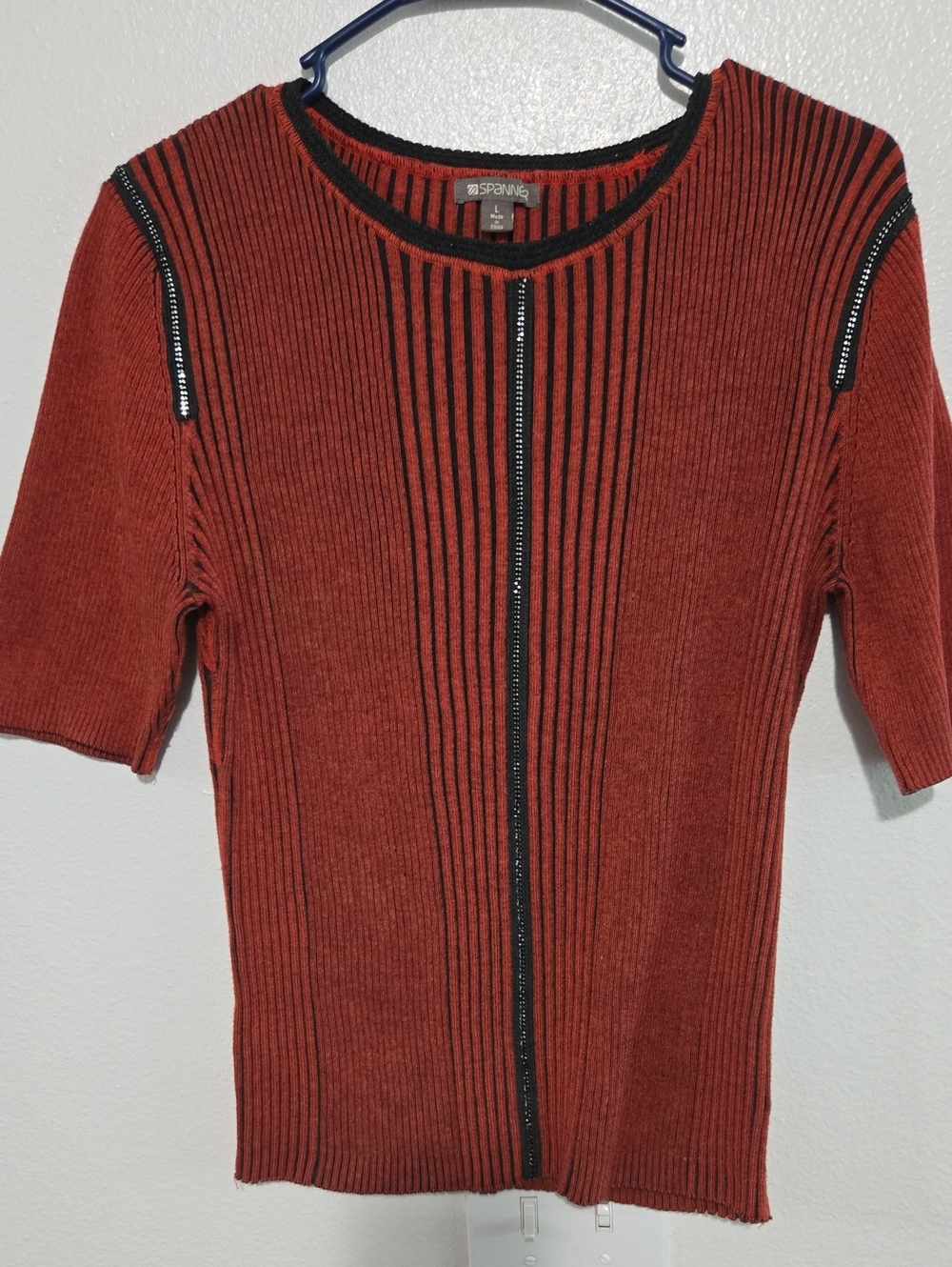 SPANNER Rust Ribbed Short-Sleeve Zip-Front Top with Black Trim